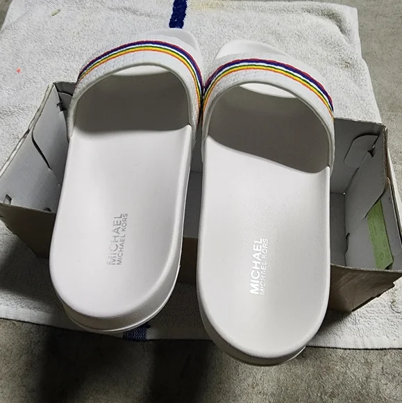 MICHAEL Michael Kors Women's White Gilmore Slides Pool Shoes slippers sandals - Picture 4 of 6